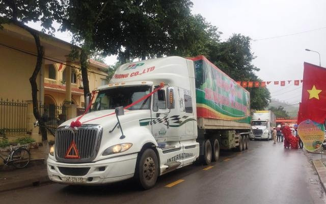 Ba container xoài đầu tiên của Yên Châu (Sơn La) lên đường xuất ngoại.