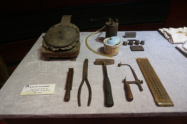 Người dân hiến tặng hơn một nghìn hiện vật quý cho Bảo tàng Hà Nội