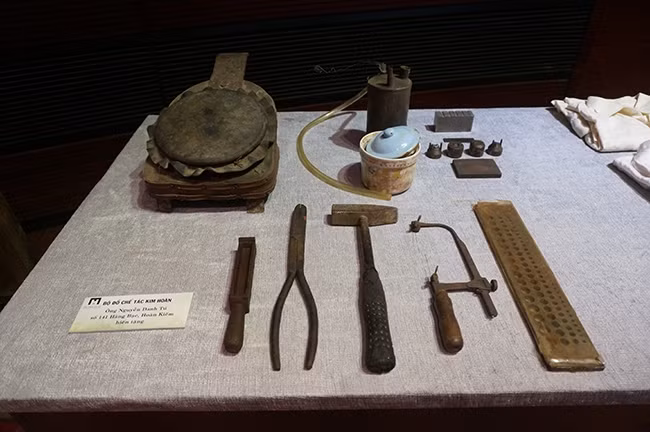 Người dân hiến tặng hơn một nghìn hiện vật quý cho Bảo tàng Hà Nội