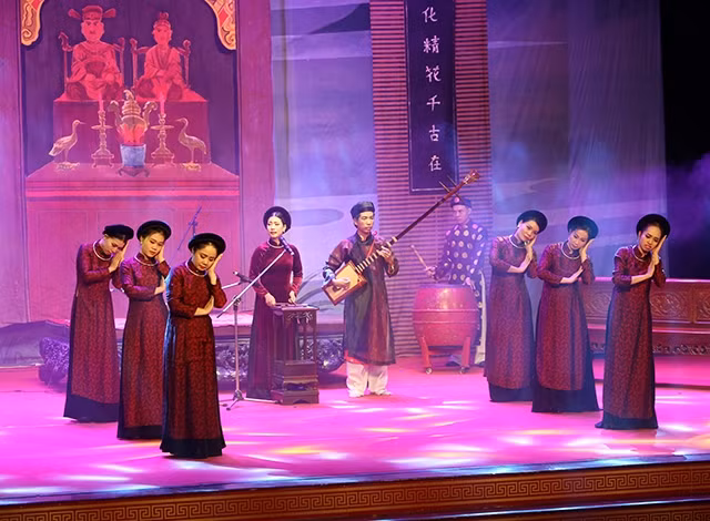 Tiết mục hát múa bỏ bộ của đoàn Hải Phòng tại Liên hoan ca trù toàn quốc năm 2018.