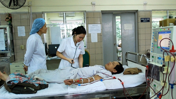 Khám bệnh tại Bệnh viện Bạch Mai, Hà Nội (Ảnh minh họa: Trần Hải).