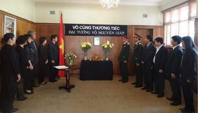 Đại sứ quán Việt Nam tại Nam Phi tổ chức lễ viếng Đại tướng