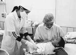 Một ca bỏng trẻ em ở Viện Bỏng quốc gia.