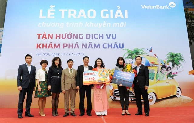 VietinBank trao năm tỷ đồng “Tận hưởng dịch vụ, khám phá năm châu”