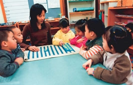 Giờ học toán của các cháu Trường mầm
non dân lập Mặt trời bé thơ, Phường
Nguyễn Trung Trực (quận Ba Đình, Hà Nội).