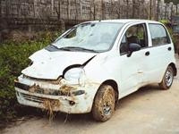 Chiếc xe gây TNGT trên đường Láng – Hoà Lạc.
(Ảnh: Tiền phong)