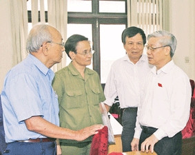 Chủ tịch QH Nguyễn Phú Trọng với các <br>cử tri Quận Ba Đình và Cầu Giấy