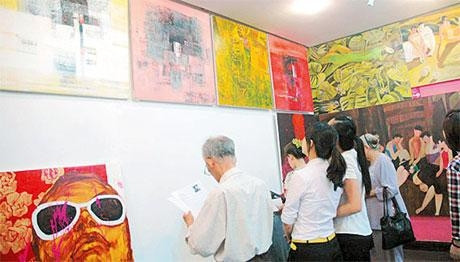 Triển lãm "sale off".