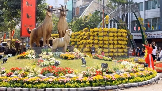 Một góc đường hoa Tết Ất Mùi 2015 của Thành phố Hồ Chí Minh. (Ảnh: TTXVN)