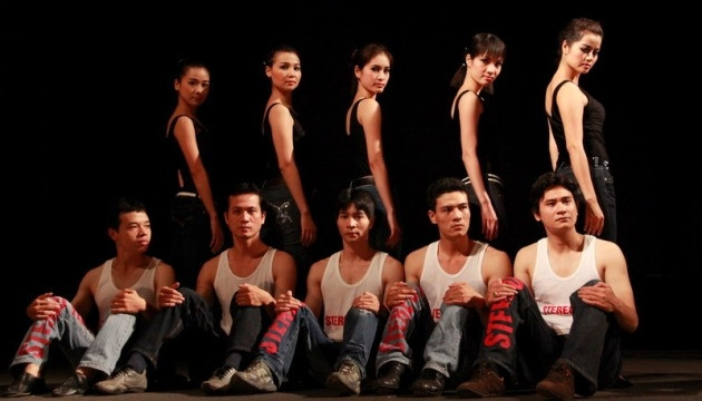 Cảnh trong vở "Stereo man và nơi đến của những mảnh đời" của Nhà hát Tuổi Trẻ.