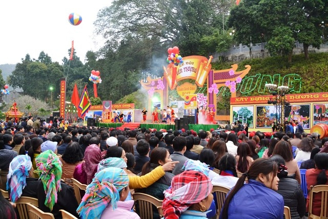 Lễ hội truyền thông Đền Thượng, có quy mô lớn của tỉnh Lào Cai bị tạm dừng hoạt động để ngăn ngừa tập trung đông người, phòng tránh dịch viêm hô hấp cấp corona.