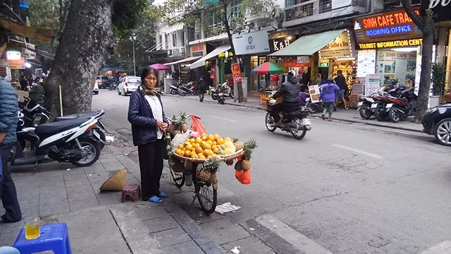 Mức sống cao ở thành thị khiến người nghèo phải đối mặt nhiều khó khăn.