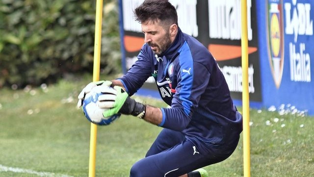 Mặc dù đã xấp xỉ tuổi 40 nhưng Gianluigi Buffon vẫn có phản xạ cực kỳ nhanh nhẹn của một trong những thủ môn xuất sắc nhất thế giới. (Ảnh: EPA)