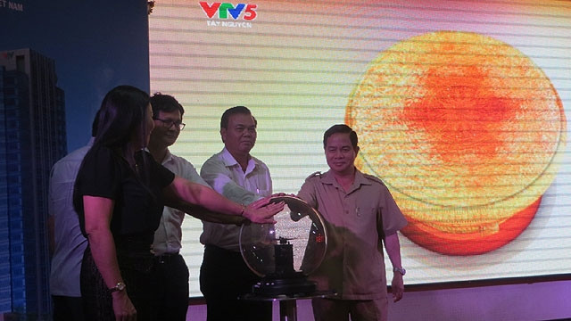 Lãnh đạo Ban chỉ đạo Tây Nguyên, VTV và các tỉnh Đác Lắc, Gia Lai bấm nút khởi động kênh VTV5 Tây Nguyên.