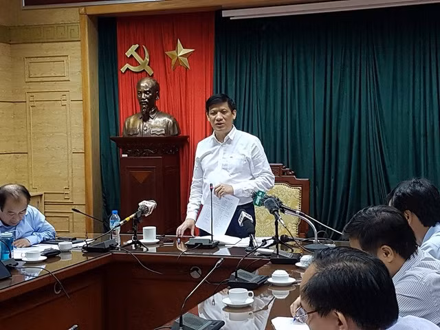 Thứ trưởng Nguyễn Thanh Long phát biểu chỉ đạo. 