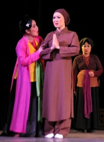 Cảnh trong vở Quan Âm Thị Kính của Nhà hát Chèo Hà Nội.