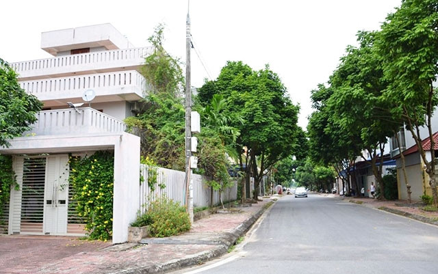 Hàng trăm hộ dân ở tổ dân phố số 17, thuộc Tiểu khu đô thị số 11 chưa được cấp sổ đỏ vì sai phạm của chủ đầu tư.