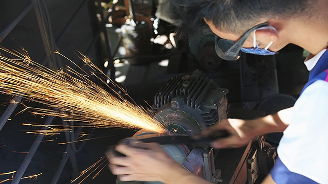 Máy móc giúp các công đoạn của người thợ đỡ vất vả.