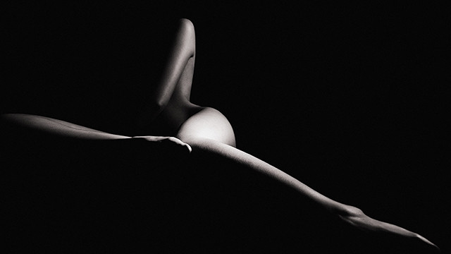 Một tác phẩm trong bộ ảnh “Tạo tác” của nhiếp ảnh gia Hạo Nhiên triển lãm năm 2017 tại TP Hồ Chí Minh.