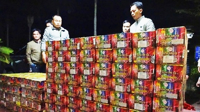 Thu giữ gần nửa tấn pháo lậu ở Nghệ An.