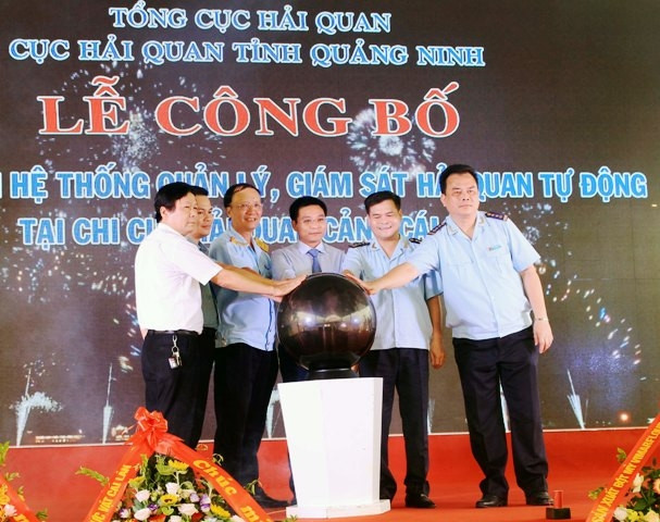 Triển khai hệ thống quản lý hải quan tự động ở cảng Cái Lân.