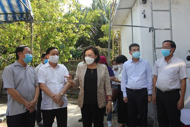 Chủ tịch Quốc hội Nguyễn Thị Kim Ngân dự lễ khánh thành hệ thống máy lọc nước RO tại Bến Tre.