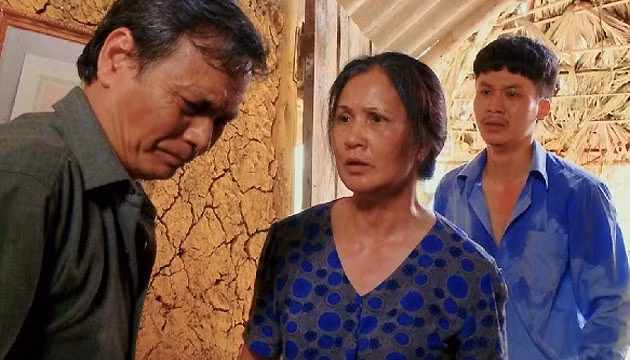 Nghệ sĩ Thanh Chi, NSƯT Thanh Hiền vai bố mẹ Thành và nghệ sĩ trẻ Tiến Huy vai Thành - Hiếu.