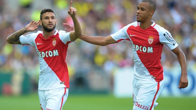 Tiền đạo Gabriel Boschilia (bên trái) ăn mừng bàn thắng. (Ảnh: Reuters).