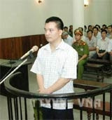 Nguyễn Văn Đài trước
vành móng ngựa.