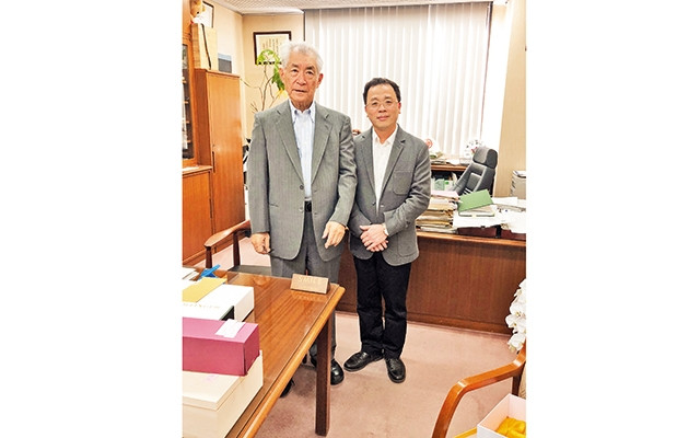 GS Tasuku Honjo và GS, TS Tạ Thành Văn.