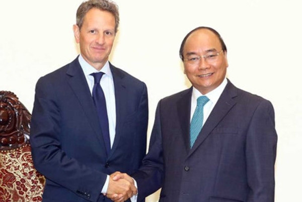 Thủ tướng Nguyễn Xuân Phúc tiếp Chủ tịch Tập đoàn Warbugg Pincus. (Ảnh: TTXVN)