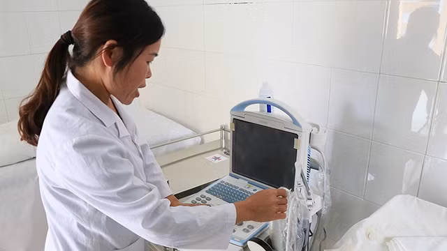 Chiếc máy siêu âm ở Trạm Y tế xã Thượng Quan, huyện Ngân Sơn vẫn chưa một lần được sử dụng.