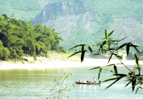 Dáng sông dáng núi.