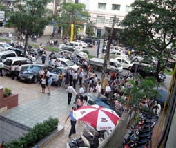 Hà Nội nháo nhác vì dư chấn
động đất hôm 17-5-2007.