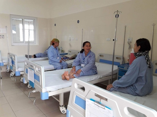 Buồng bệnh Khoa Nội được sắp xếp hợp lý để không còn tình trạng người bệnh phải nằm ghép.