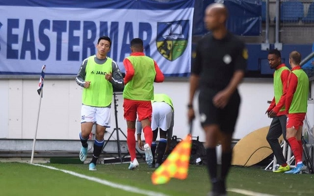 Đoàn Văn Hậu tiếp tục được đăng ký thi đấu nhưng vẫn phải chờ đợi cơ hội trên băng ghế dự bị. (Ảnh: SC Heerenveen)