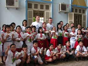 Trồng cây hưởng ứng chương trình Làn sóng xanh