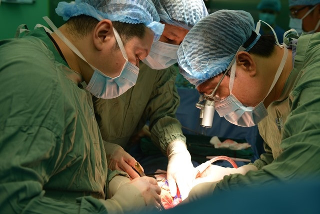 Ghép thận tự thân nhằm bảo tồn thận