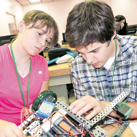 Nam sinh thường chọn các môn học về máy tính, kỹ thuật...