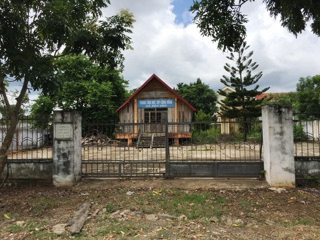 Nhà VHCĐ chung của hai buôn Tuôr và Mbrê, xã Hòa Phú, TP Buôn Ma Thuột “đắp chiếu” nhiều năm do dư thừa.