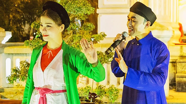 Nhóm xẩm Hà Thành trong một chương trình.