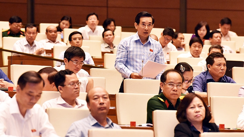 Các đại biểu đóng góp ý kiến vào dự án Luật Quản lý sử dụng tài sản nhà nước (sửa đổi). Ảnh: DUY LINH