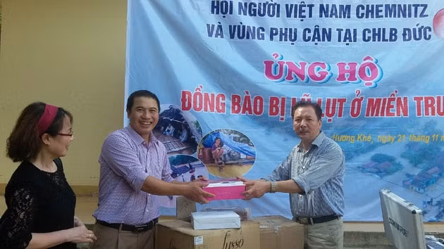 Sau lũ dữ, thắm đượm tình đồng bào