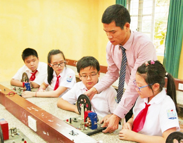 Giờ thực hành của học sinh Trường THCS Đống Đa (Hà Nội).