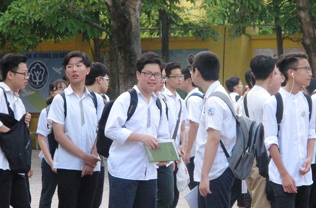 Thí sinh thi vào lớp 10 THPT năm 2017-2018 tại Hà Nội (Ảnh minh họa: THÙY LINH)