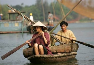 Cảnh trong phim Áo lụa Hà Đông.