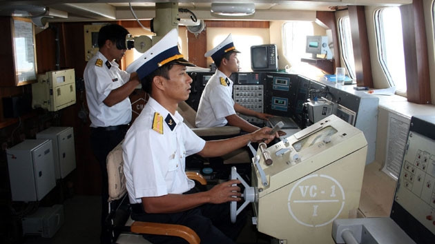 Huấn luyện hiệp đồng xử lý tình huống trên biển.