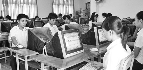 Học sinh Việt Nam đã thật sự vui và hạnh phúc khi đến trường?