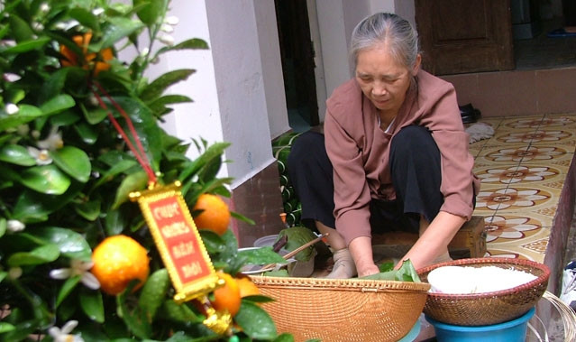 Những tấm bánh chưng được các bà, các mẹ chuẩn bị cho ngày Tết.