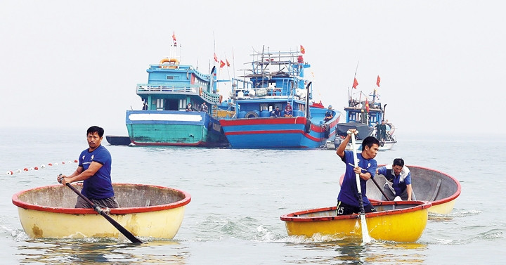 Lễ cầu an, cầu ngư trên biển. Ảnh: Vinh Xuân